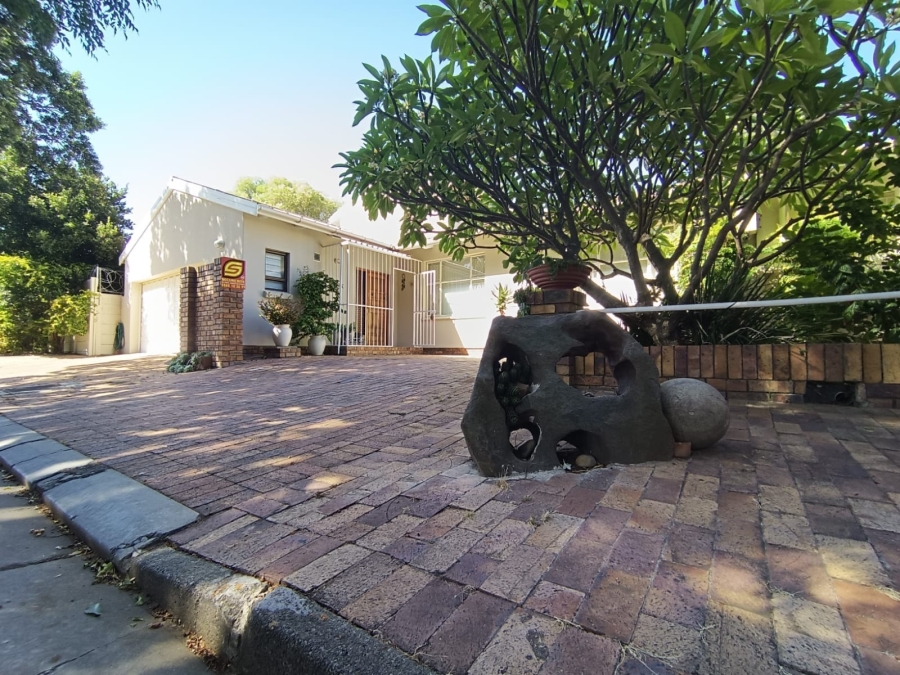 To Let 3 Bedroom Property for Rent in Lionviham Western Cape